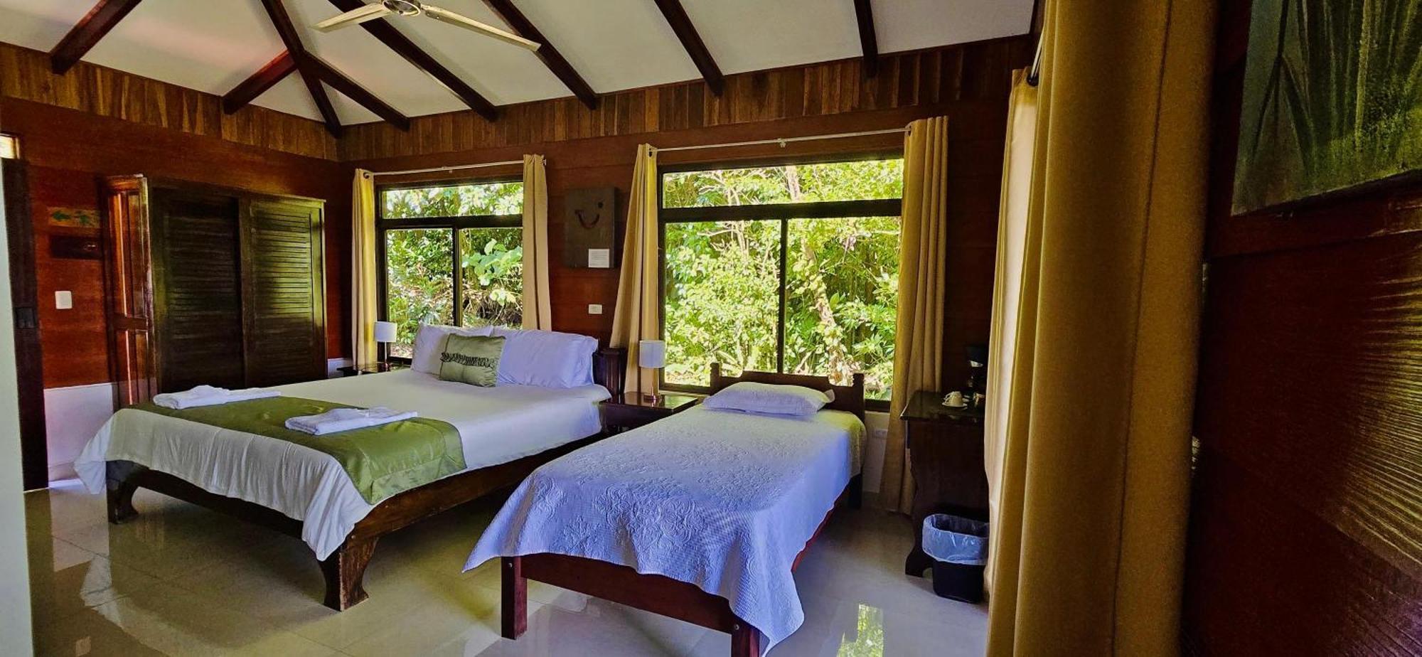 ביחגואה Heliconias Rainforest Lodge מראה חיצוני תמונה